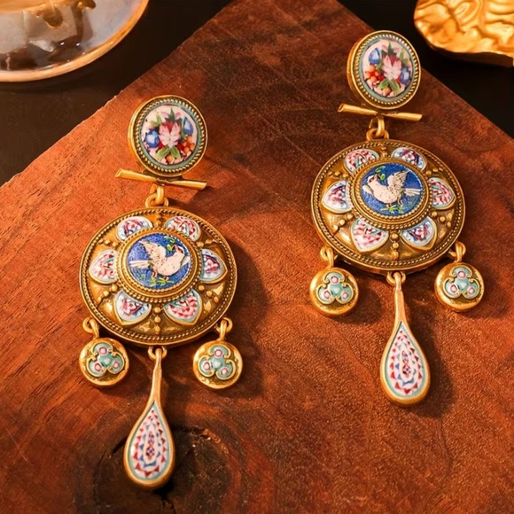 NEW Elegant Gold and Blue Enamel Earrings - Picture 5 of 6